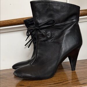 Guess classic Black Heeled Booties